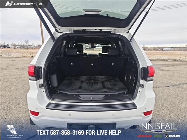 2021 Jeep Grand Cherokee Laredo (Stk: P1104) in Innisfail - Image 10 of 24