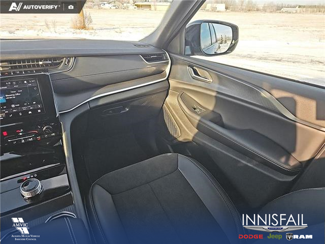 2025 Jeep Grand Cherokee Laredo (Stk: SJ073) in Innisfail - Image 19 of 24