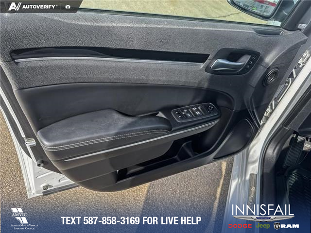 2022 Chrysler 300 S (Stk: P1174) in Innisfail - Image 7 of 20
