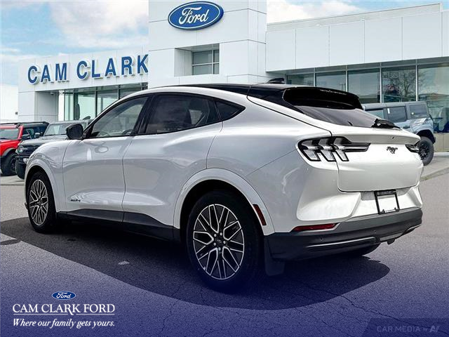 2025 Ford Mustang Mach-E Premium photo 4