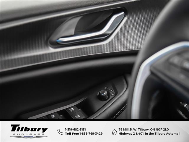 2025 Jeep Grand Cherokee Laredo (Stk: 25-219) in Tilbury - Image 17 of 28