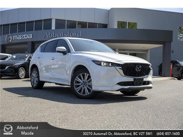 2023 Mazda CX-5 Signature (Stk: 23B0365) in Abbotsford - Image 1 of 24