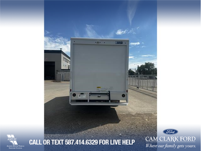 2026 Ford E-450 Cutaway Base (Stk: 26AF0466) in Airdrie - Image 6 of 9