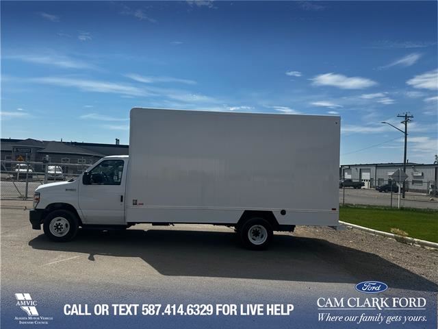 2026 Ford E-450 Cutaway Base (Stk: 26AF0466) in Airdrie - Image 2 of 9