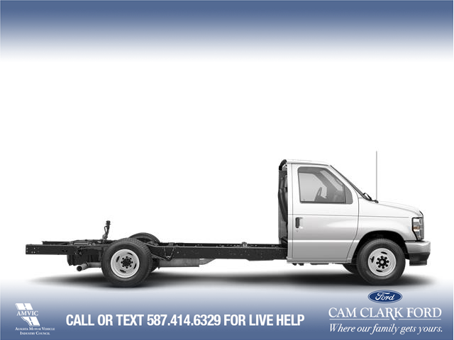 2026 Ford E-450 Cutaway Base (Stk: 26AT5235) in Airdrie - Image 2 of 5