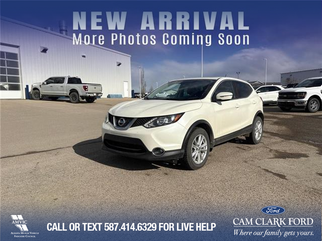 2017 Nissan Qashqai SV (Stk: U37400) in Red Deer - Image 1 of 7