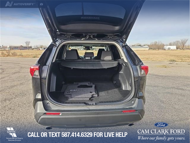 2021 Toyota RAV4 XLE (Stk: P1126) in Innisfail - Image 10 of 24