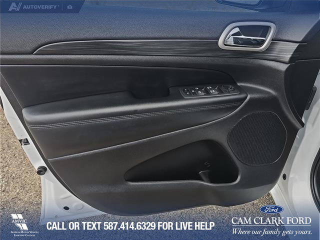 2021 Jeep Grand Cherokee Laredo (Stk: P1104) in Innisfail - Image 7 of 24