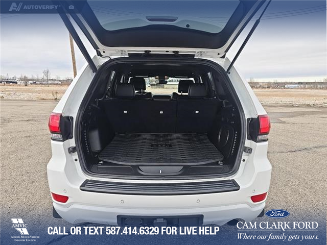 2021 Jeep Grand Cherokee Laredo (Stk: P1104) in Innisfail - Image 10 of 24