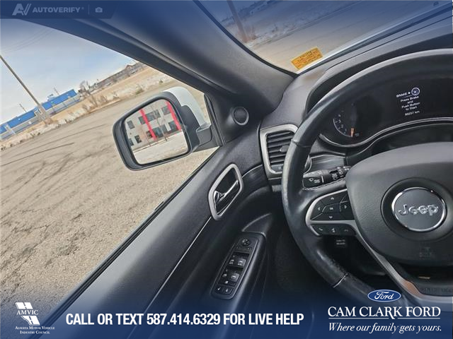 2021 Jeep Grand Cherokee Laredo (Stk: P1104) in Innisfail - Image 13 of 24