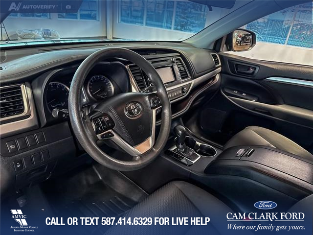 2019 Toyota Highlander LE (Stk: P14716) in Airdrie - Image 13 of 25