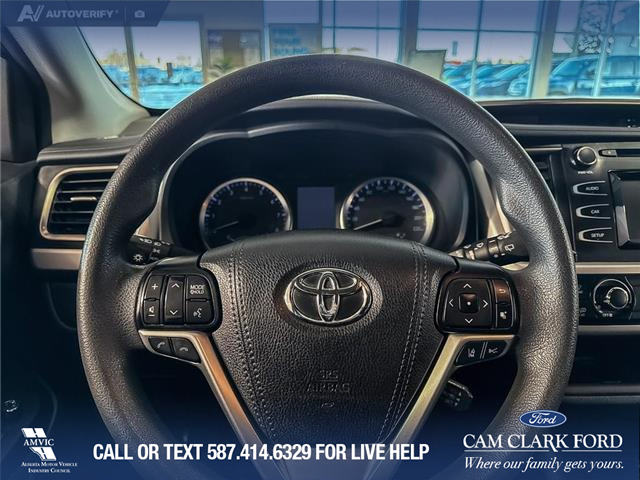 2019 Toyota Highlander LE (Stk: P14716) in Airdrie - Image 14 of 25