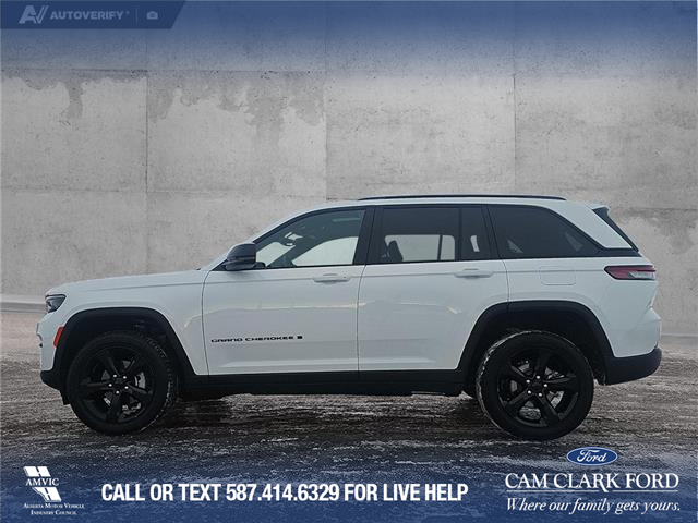 2025 Jeep Grand Cherokee Laredo (Stk: SJ056A) in Innisfail - Image 3 of 24