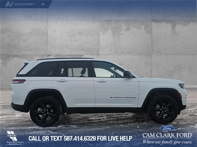 2025 Jeep Grand Cherokee Laredo (Stk: SJ056A) in Innisfail - Image 6 of 24