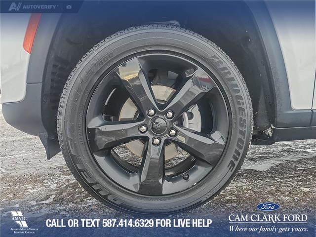 2025 Jeep Grand Cherokee Laredo (Stk: SJ056A) in Innisfail - Image 8 of 24