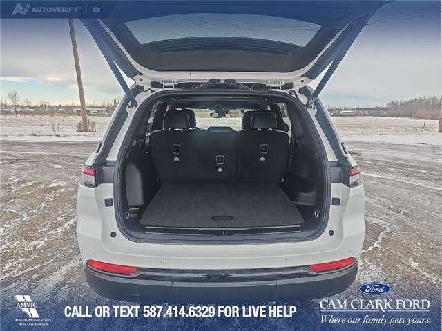 2025 Jeep Grand Cherokee Laredo (Stk: SJ056A) in Innisfail - Image 10 of 24