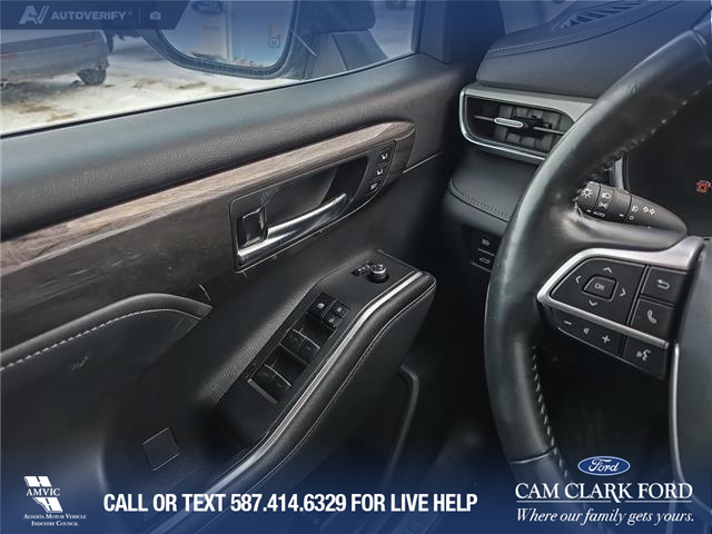 2023 Toyota Highlander Hybrid Limited (Stk: P6835) in Olds - Image 17 of 25 2023 Toyota Highlander Hybrid Limited (Stk: P6835) in Olds - Image 17 of 25