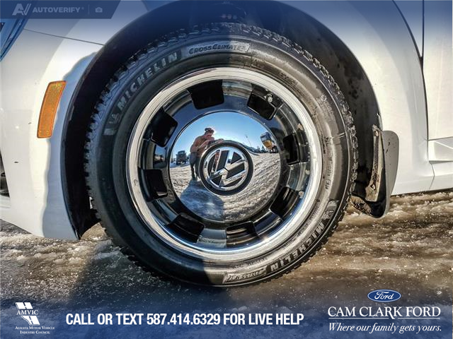 2017 Volkswagen Beetle 1.8 TSI Trendline (Stk: U37922) in Red Deer - Image 6 of 23