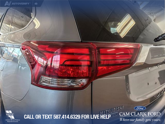 2018 Mitsubishi Outlander Plug-In Hybrid SE (Stk: P14803) in Airdrie - Image 11 of 25