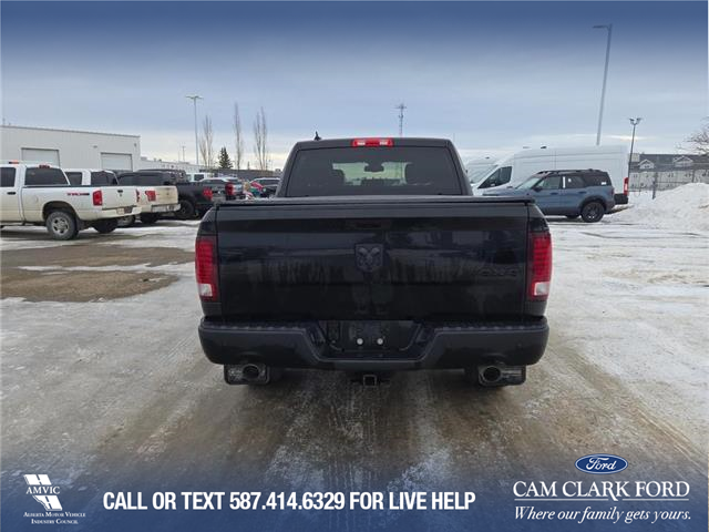 2022 RAM 1500 Classic SLT (Stk: U37946) in Red Deer - Image 5 of 7