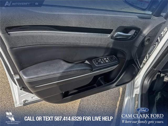 2022 Chrysler 300 S (Stk: P1174) in Innisfail - Image 7 of 20