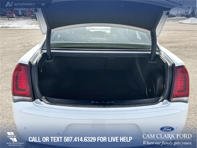 2022 Chrysler 300 S (Stk: P1174) in Innisfail - Image 17 of 20