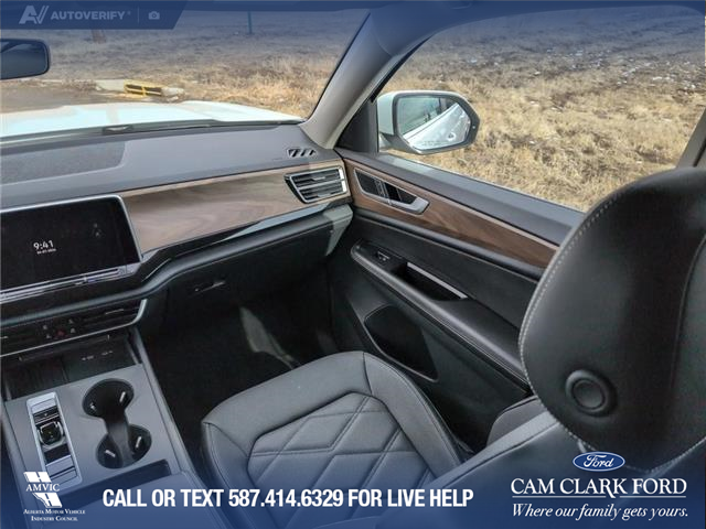 2025 Volkswagen Atlas 2.0 TSI Comfortline (Stk: P1170) in Innisfail - Image 18 of 19