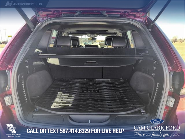 2019 Jeep Grand Cherokee Laredo (Stk: P1181) in Innisfail - Image 10 of 18