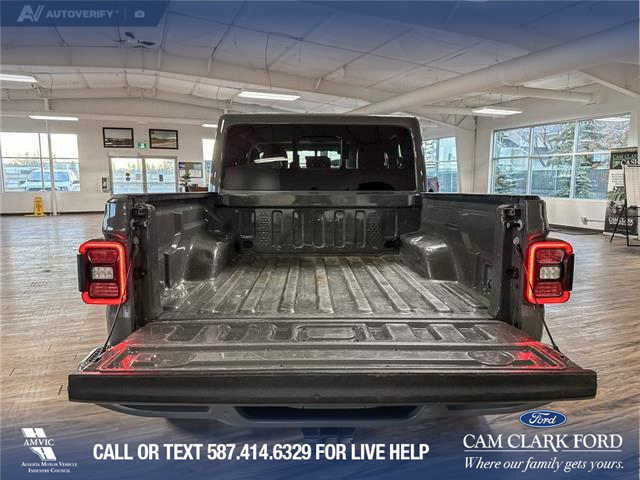 2023 Jeep Gladiator Overland (Stk: P15011) in Airdrie - Image 12 of 25
