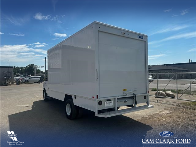 2026 Ford E-450 Cutaway Base (Stk: 26AF0466) in Airdrie - Image 5 of 9