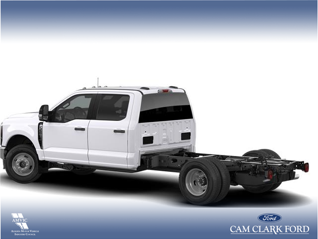 2026 Ford F-350 Chassis XLT (Stk: 26AT1061) in Airdrie - Image 2 of 7