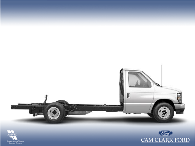 2026 Ford E-450 Cutaway Base (Stk: 26AT5235) in Airdrie - Image 2 of 5