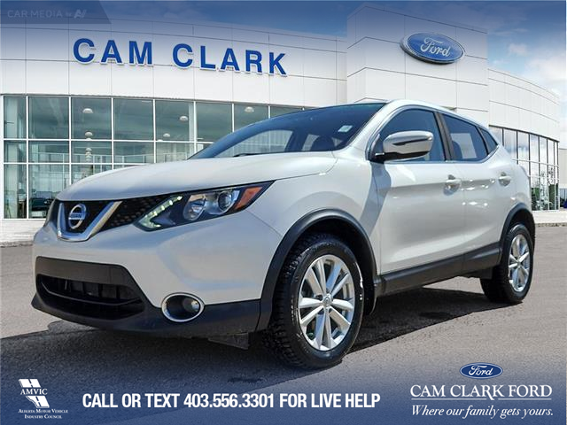2017 Nissan Qashqai SV (Stk: U37400) in Red Deer - Image 1 of 25