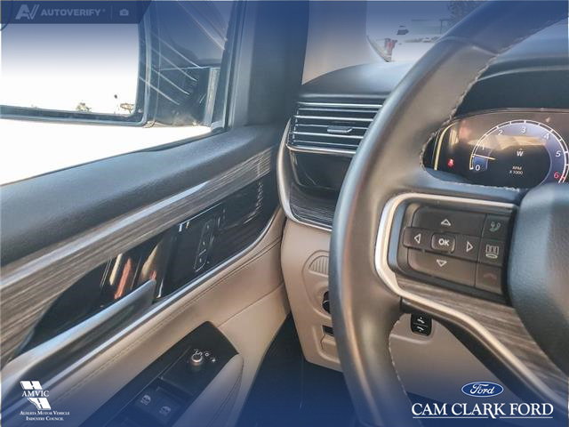 2022 Jeep Wagoneer Series III (Stk: U37897) in Red Deer - Image 17 of 25