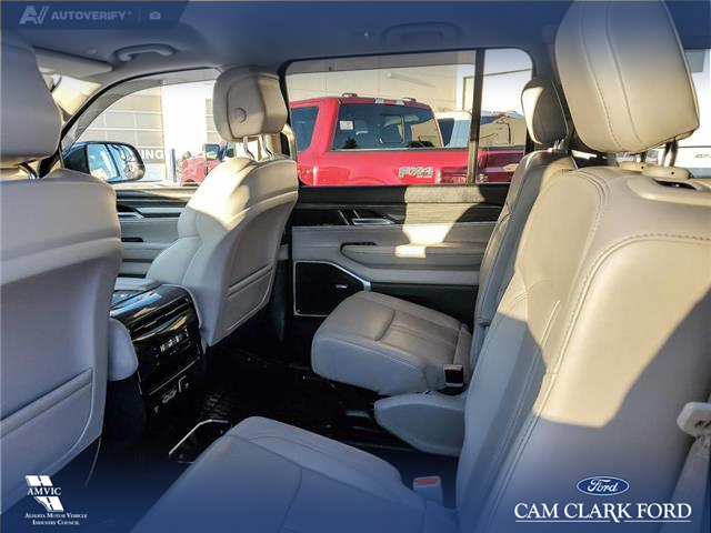 2022 Jeep Wagoneer Series III (Stk: U37897) in Red Deer - Image 23 of 25
