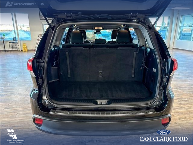 2019 Toyota Highlander LE (Stk: P14716) in Airdrie - Image 12 of 25