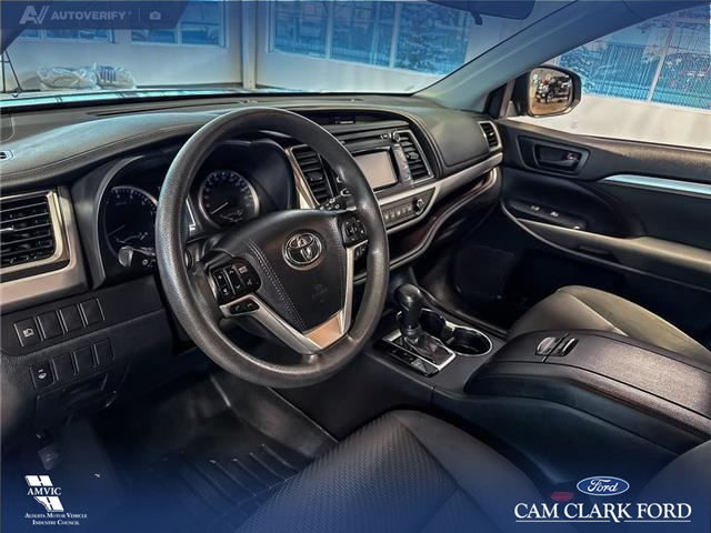 2019 Toyota Highlander LE (Stk: P14716) in Airdrie - Image 13 of 25