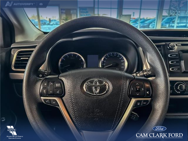 2019 Toyota Highlander LE (Stk: P14716) in Airdrie - Image 14 of 25