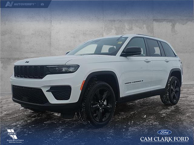 2025 Jeep Grand Cherokee Laredo (Stk: SJ056A) in Innisfail - Image 1 of 24