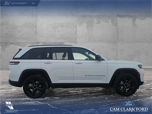 2025 Jeep Grand Cherokee Laredo (Stk: SJ056A) in Innisfail - Image 6 of 24