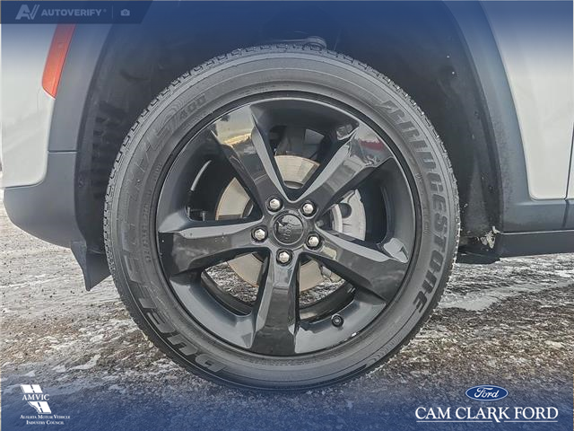 2025 Jeep Grand Cherokee Laredo (Stk: SJ056A) in Innisfail - Image 8 of 24