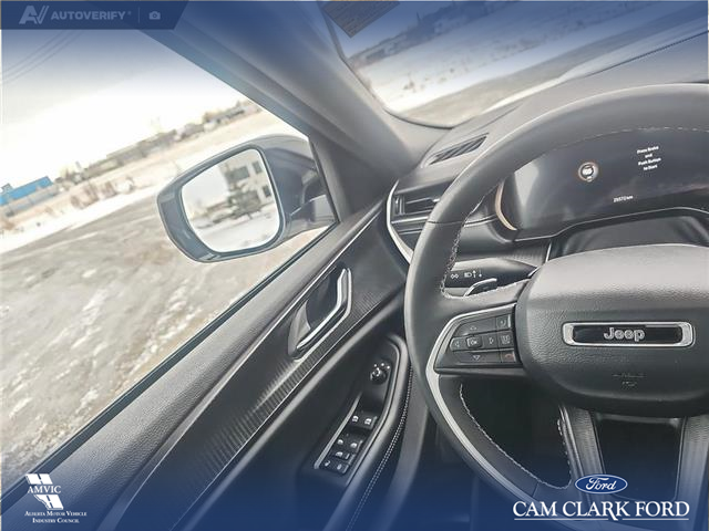 2025 Jeep Grand Cherokee Laredo (Stk: SJ056A) in Innisfail - Image 13 of 24