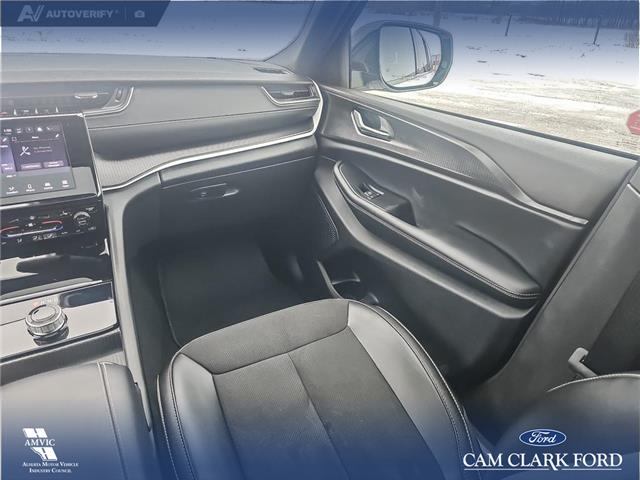 2025 Jeep Grand Cherokee Laredo (Stk: SJ056A) in Innisfail - Image 18 of 24