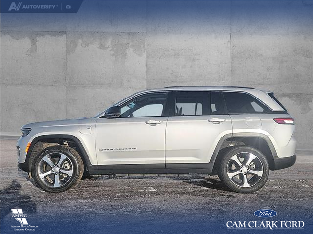 2023 Jeep Grand Cherokee 4xe Base (Stk: SJ070A) in Innisfail - Image 3 of 24