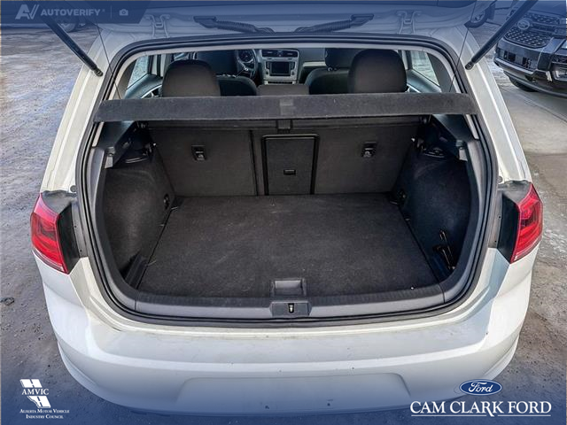 2016 Volkswagen Golf 1.8 TSI Comfortline (Stk: P6931) in Olds - Image 12 of 25