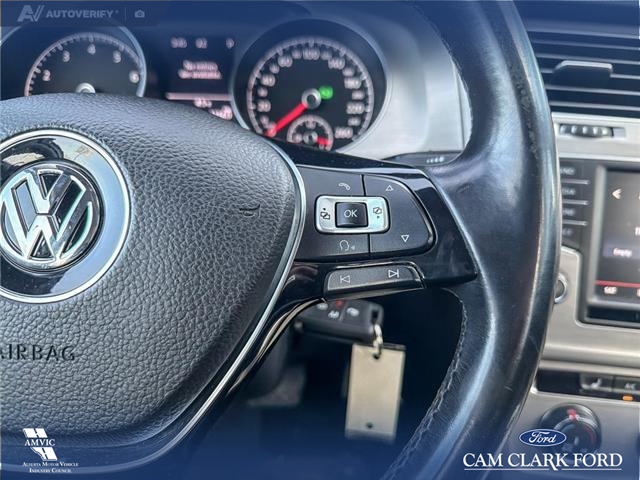2016 Volkswagen Golf 1.8 TSI Comfortline (Stk: P6931) in Olds - Image 16 of 25