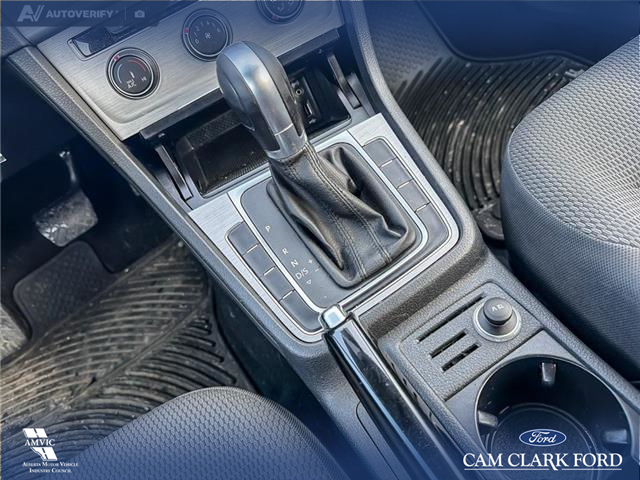 2016 Volkswagen Golf 1.8 TSI Comfortline (Stk: P6931) in Olds - Image 18 of 25