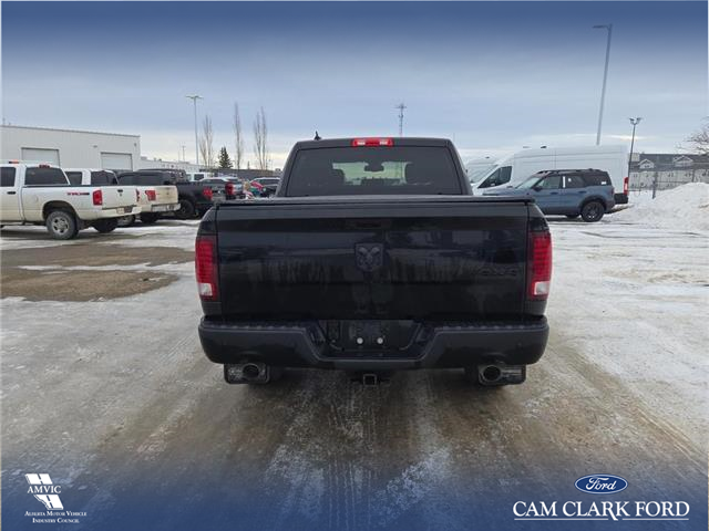 2022 RAM 1500 Classic SLT (Stk: U37946) in Red Deer - Image 5 of 7