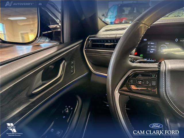 2023 Jeep Grand Cherokee Overland (Stk: P14857) in Airdrie - Image 17 of 25