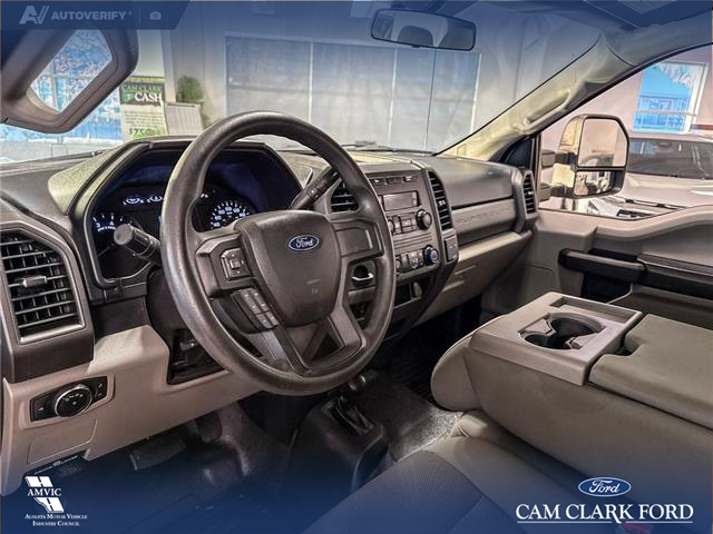 2017 Ford F-350 XL (Stk: P14831) in Airdrie - Image 13 of 25 2017 Ford F-350 XL (Stk: P14831) in Airdrie - Image 13 of 25
